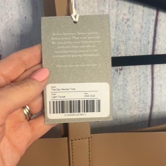 SOLD- NWT Everlane the Day Market Tote in light Taupe - Picture 8 of 12